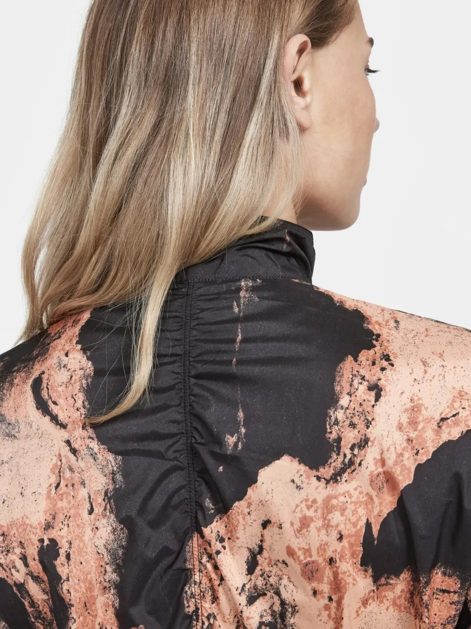 WOMEN'S ADV ESSENCE WIND JACKET - GLOW-MULTI
