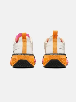 Women's Endurance 2 Running Shoe - Ash White/Fuchsia