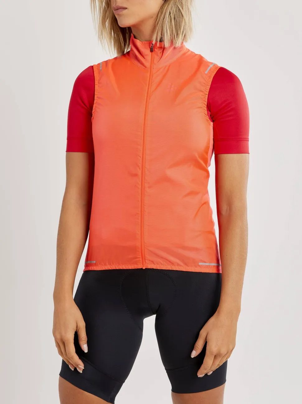 WOMEN'S ESSENCE LIGHT WIND CYCLING VEST - SHOCK
